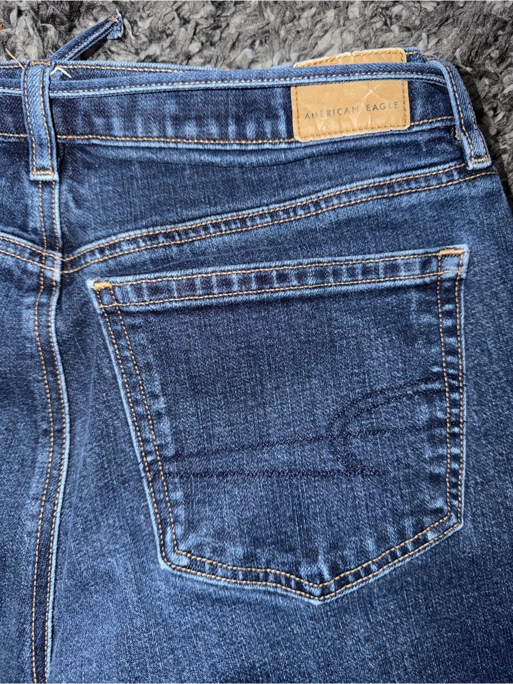 AE Stretch Barrel Jean. Size: 8 Long. - Picture 10 of 11